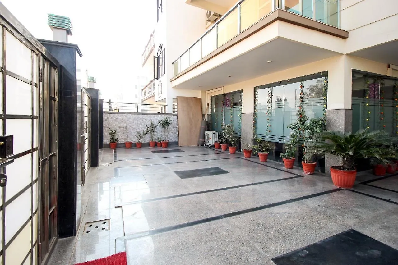 Oyo 8110 Nstay 31 Gurgaon Hotel